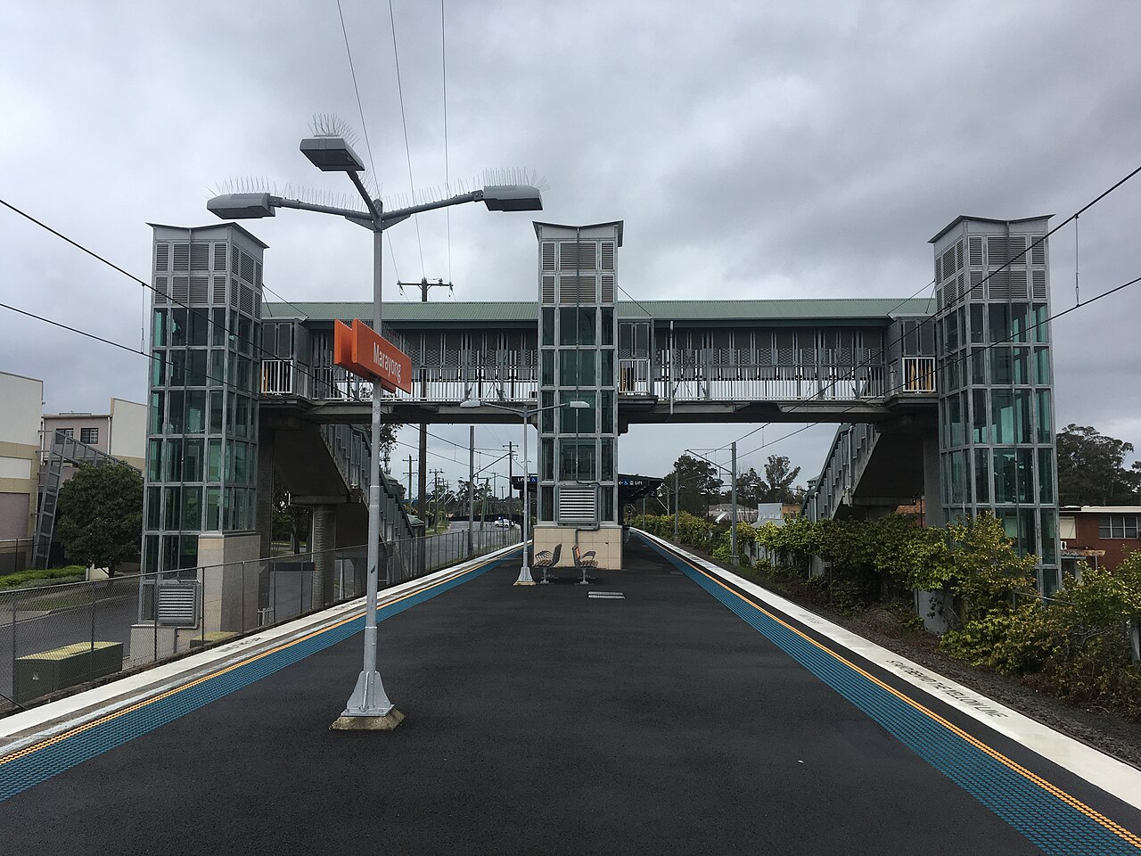 Marayong railway station platforms and pedestrian overbridge