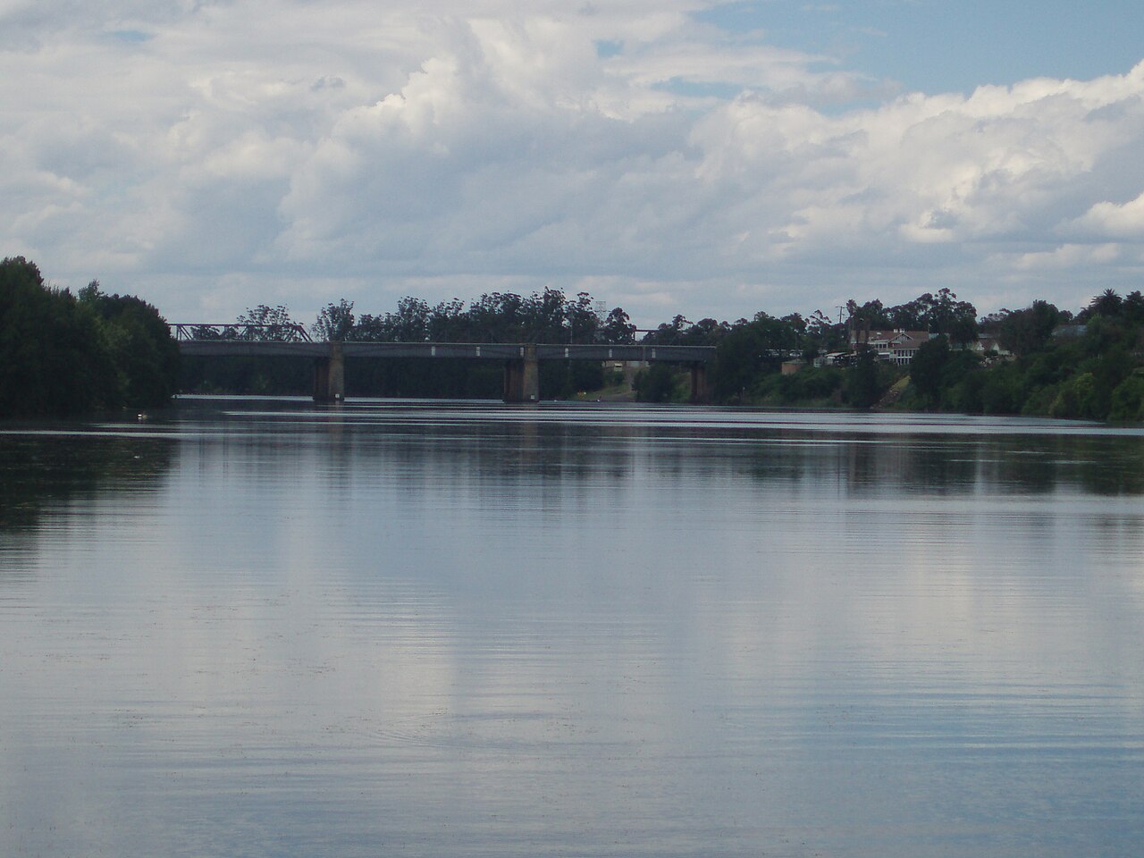Nepean River and Victoria Bridge between Emu Plains and Penrith