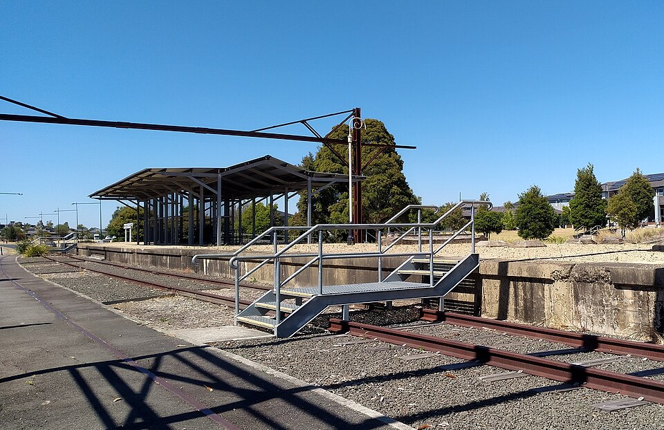 Preserved Ropes Creek railway station platform in a Ropes Crossing park